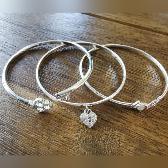Anne Klein - set of 3 silver bangles. Love collection - Picture 2 of 2
